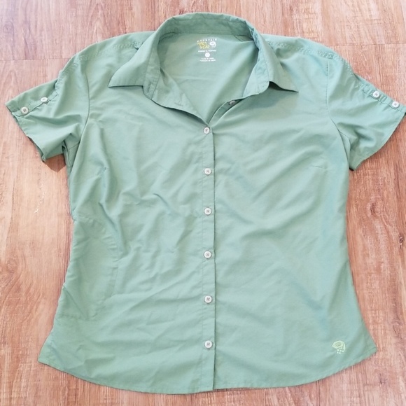 Mountain Hardwear Tops - Mountain Hardwear short sleeve top